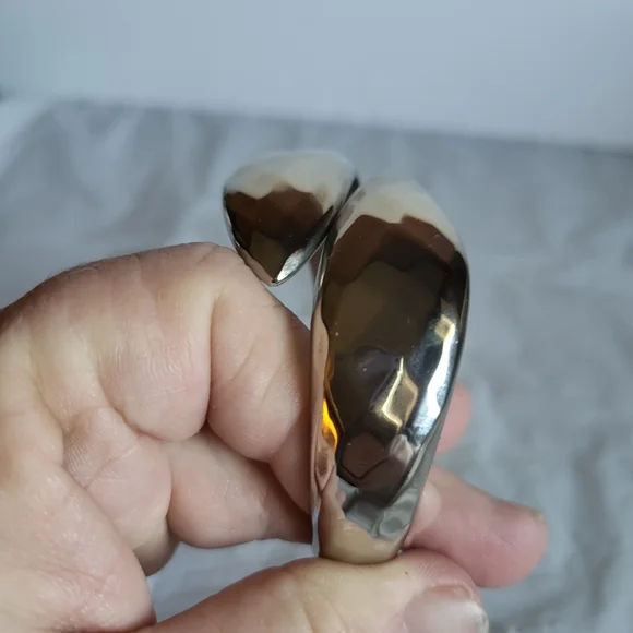 Silver Tone Diamond-Textured Hinged Double Cuff Bracelet 2.6 in Diameter Overlap - Picture 6 of 6